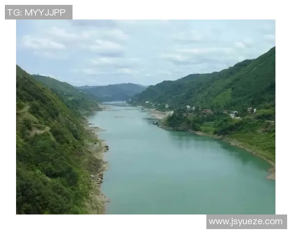 姚明向篮球前辈学习致敬展现中国篮球的传承与精神