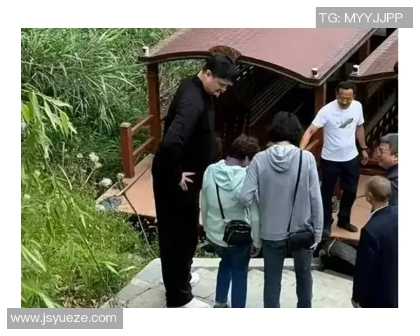 在丽江的阳光下与姚明偶遇的奇妙时刻与难忘回忆 在丽江的阳光下与姚明偶遇的奇妙时刻与难忘回忆