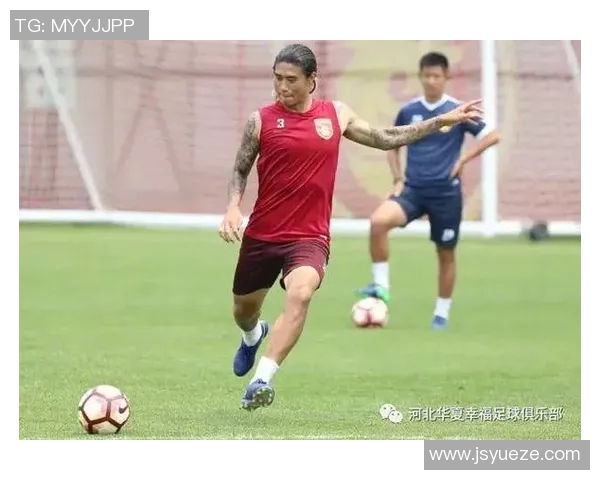 足球明星的荷花纹身背后故事与文化意义解析 足球明星的荷花纹身背后故事与文化意义解析