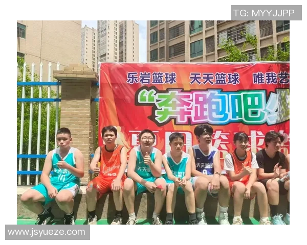 明星们在篮球场上挥洒汗水展现风采的精彩瞬间图片合集 明星们在篮球场上挥洒汗水展现风采的精彩瞬间图片合集