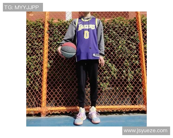 篮球球服明星的时尚风潮与运动精神的完美结合探讨