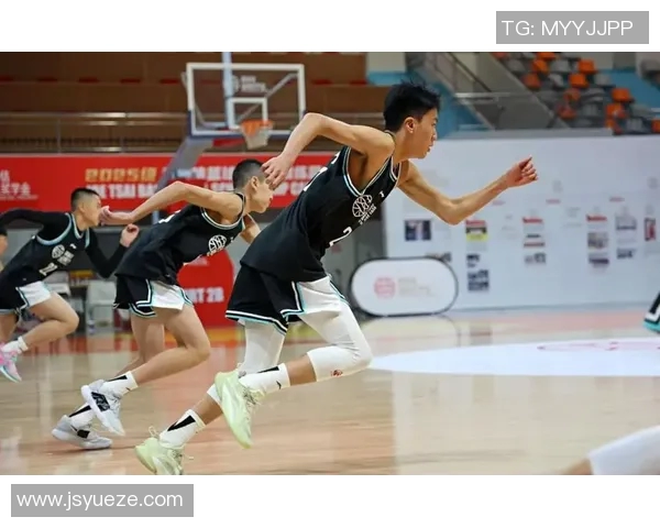 黄冈篮球明星的崛起与奋斗历程揭秘，展现青春热血与梦想追逐的精彩故事